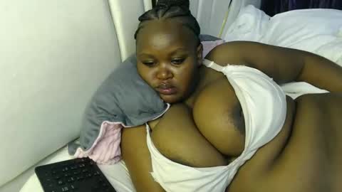 Snapshot of lunabloom01 chatting on 02-13-26, 11:23 lunabloom01 online show from 02-13-26, 11:23