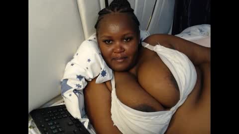 Snapshot of lunabloom01 chatting on 02-20-26, 12:29 lunabloom01 online show from 02-20-26, 12:29