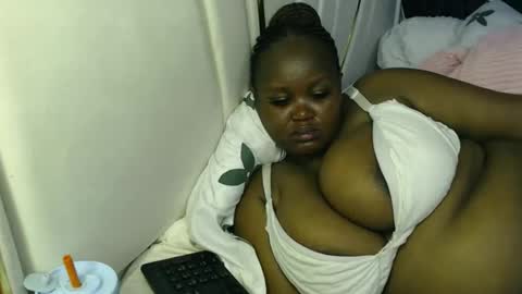 Snapshot of lunabloom01 chatting on 03-09-26, 10:47 lunabloom01 online show from 03-09-26, 10:47