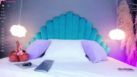 Luna  online show from 10-21-25, 05:13