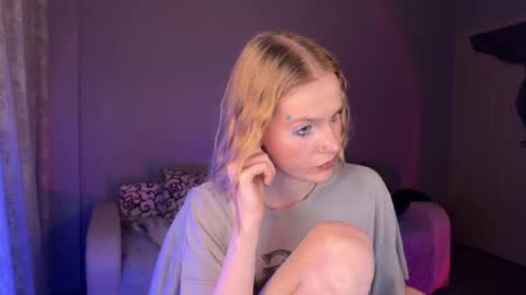 Britney online show from 09-10-25, 04:07