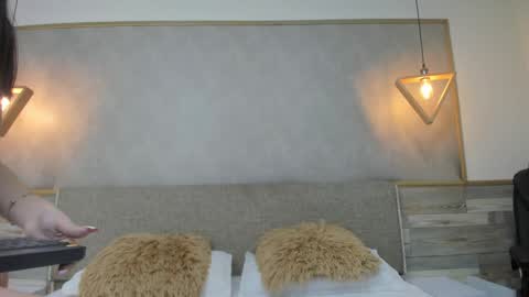 LUNA  online show from 09-24-25, 01:36