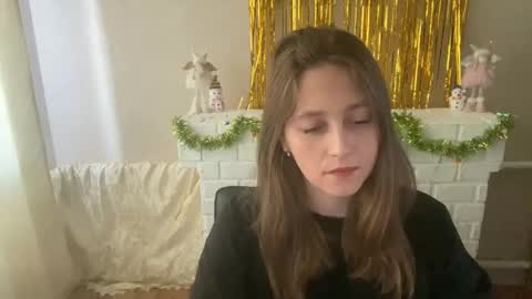 Snapshot of lunafeather chatting on 12-21-25, 05:36 lunafeather online show from 12-21-25, 05:36