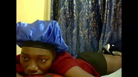 Snapshot of lunah_kitty chatting on 05-19-26, 04:19 lunah_kitty online show from 05-19-26, 04:19