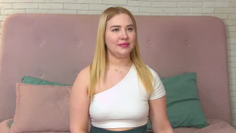 LunaHouston online show from 02-07-25, 05:40