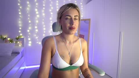 Snapshot of lunaink_ chatting on 12-06-24, 04:58 Laura online show from 12-06-24, 04:58