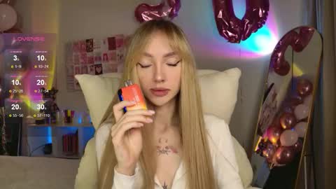 Luna online show from 11-24-25, 12:54