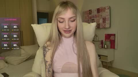 Snapshot of lunainnk chatting on 02-14-26, 11:45 Luna online show from 02-14-26, 11:45