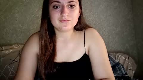Snapshot of lunalili_1900 chatting on 06-18-26, 07:08 Layla online show from 06-18-26, 07:08