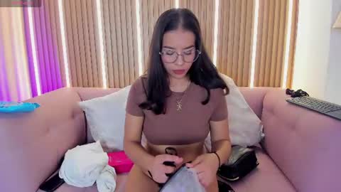 Snapshot of lunamillers_ chatting on 07-09-26, 04:27 lunamillers_ online show from 07-09-26, 04:27