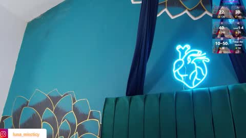 Snapshot of lunamistyc chatting on 10-25-25, 08:03 Luna online show from 10-25-25, 08:03