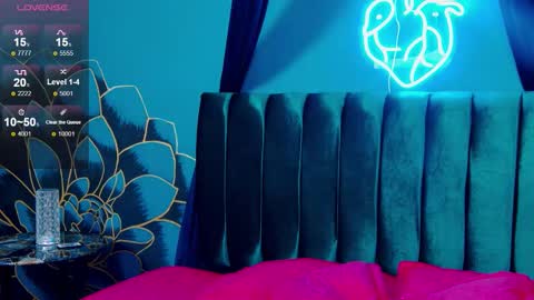 Snapshot of lunamistyc chatting on 11-20-25, 07:35 Luna online show from 11-20-25, 07:35