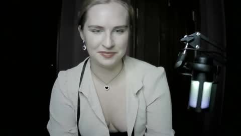 Snapshot of lunamystique_ chatting on 10-16-25, 08:21 lunamystique_ online show from 10-16-25, 08:21