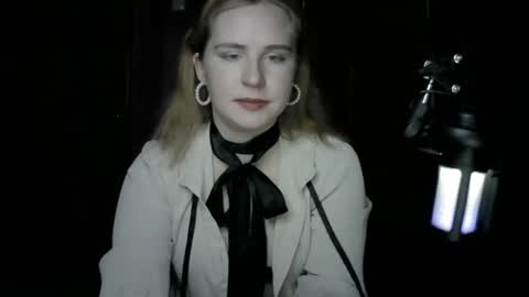 Snapshot of lunamystique_ chatting on 10-19-25, 07:47 lunamystique_ online show from 10-19-25, 07:47