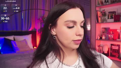 Snapshot of lunanight_ chatting on 02-02-25, 11:53 Luna next streams Mon Fri Sat Sun 8pm-5am gmt0 online show from 02-02-25, 11:53