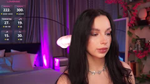 Snapshot of lunanight_ chatting on 09-19-25, 08:31 Luna next streams Mon Fri Sat Sun 8pm-5am gmt0 online show from 09-19-25, 08:31