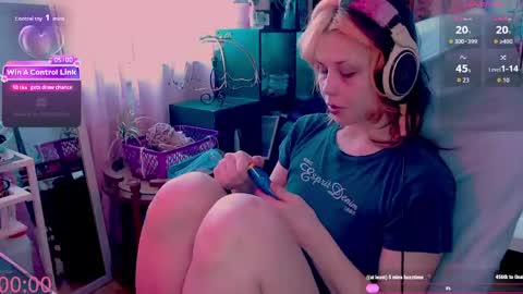 Luna online show from 05-24-26, 10:53