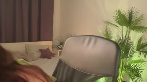 lunaolivia_ online show from 11-12-25, 01:22