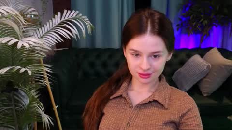 lunaolivia_ online show from 11-29-25, 12:52