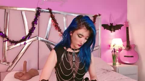 Luna Page online show from 10-15-25, 08:31