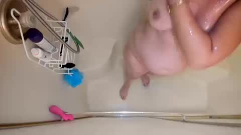 LunaPearl   online show from 10-18-25, 08:04