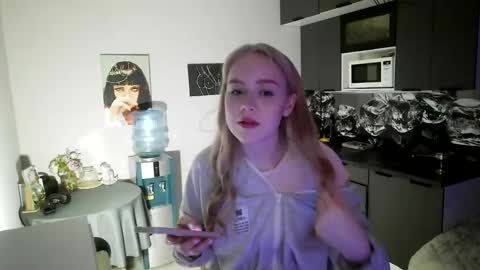 lunapeony online show from 02-05-26, 04:11