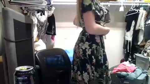 Snapshot of lunapixie2020 chatting on 02-04-25, 08:35 lunapixie2020 online show from 02-04-25, 08:35