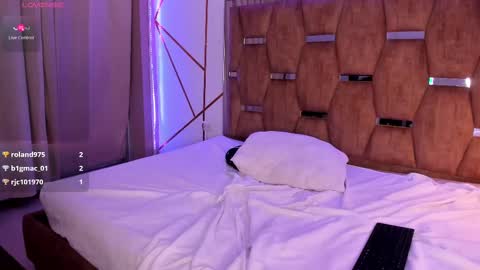 Snapshot of lunapleasure_ chatting on 02-24-25, 11:52 Luna online show from 02-24-25, 11:52