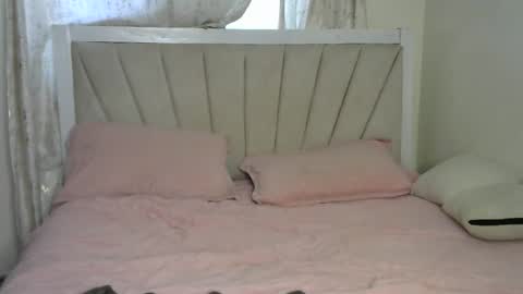 Snapshot of lunar_chocolate000 chatting on 02-19-26, 02:35 Smiley online show from 02-19-26, 02:35