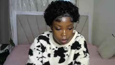 Snapshot of lunar_chocolate000 chatting on 02-22-26, 05:08 Smiley online show from 02-22-26, 05:08