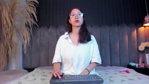Snapshot of lunar_lustx chatting on 06-28-26, 12:11 lunar_lustx online show from 06-28-26, 12:11