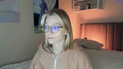 Sofia online show from 09-25-25, 01:15