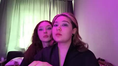 Snapshot of lunarcouple_ chatting on 07-11-26, 10:18 lunarcouple_ online show from 07-11-26, 10:18