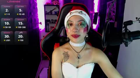 Snapshot of lunarichy chatting on 12-17-25, 11:33 lunarichy online show from 12-17-25, 11:33