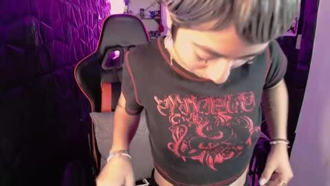 Snapshot of lunarichy chatting on 02-16-26, 10:17 lunarichy online show from 02-16-26, 10:17