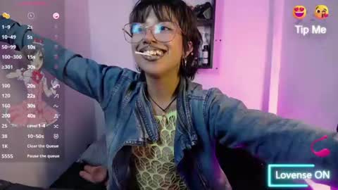Snapshot of lunarichy chatting on 06-22-26, 10:18 lunarichy online show from 06-22-26, 10:18