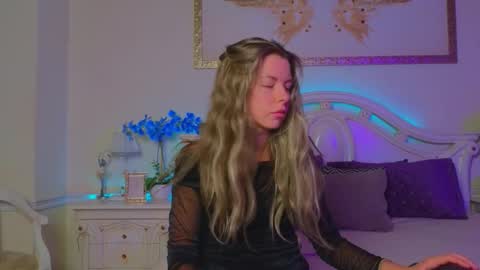 Luna Rishi online show from 10-17-25, 11:46