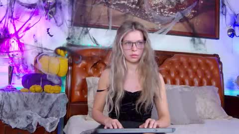 Luna Rishi online show from 10-25-25, 11:51