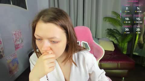 Snapshot of lunarlily7 chatting on 09-21-25, 05:31 Lily online show from 09-21-25, 05:31