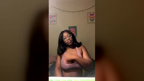 Snapshot of lunarnoelle chatting on 02-19-26, 04:08 lunarnoelle online show from 02-19-26, 04:08