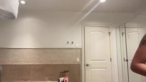 Snapshot of lunarose17 chatting on 11-16-25, 04:29 lunarose17 online show from 11-16-25, 04:29