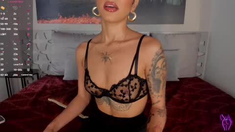 Luna Ruso  online show from 03-02-25, 07:56