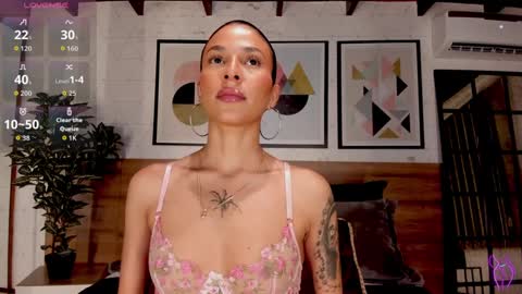 Luna Ruso  online show from 09-17-25, 07:59