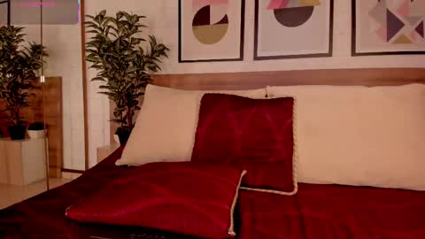 Snapshot of lunaruso chatting on 05-13-26, 08:38 Luna Ruso online show from 05-13-26, 08:38