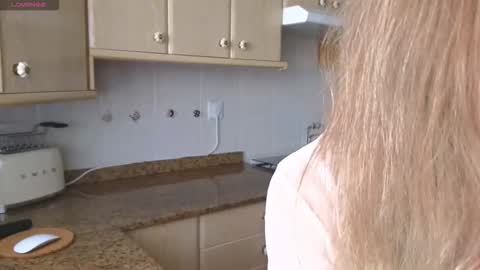 Snapshot of lunary_mix chatting on 09-28-25, 10:31 Luna online show from 09-28-25, 10:31