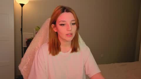 Snapshot of lunatale chatting on 04-30-26, 04:02 Kate online show from 04-30-26, 04:02