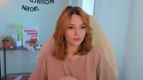Snapshot of lunatale chatting on 05-16-26, 03:00 Kate online show from 05-16-26, 03:00