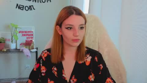 Snapshot of lunatale chatting on 05-21-26, 10:00 Kate online show from 05-21-26, 10:00