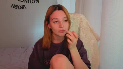 Snapshot of lunatale chatting on 05-29-26, 10:24 Kate online show from 05-29-26, 10:24