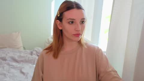 Snapshot of lunatale chatting on 06-08-26, 01:00 Kate online show from 06-08-26, 01:00